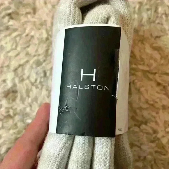 Halston NWT Thermal Heat Fully Cushioned Socks Terry - Picture 2 of 4